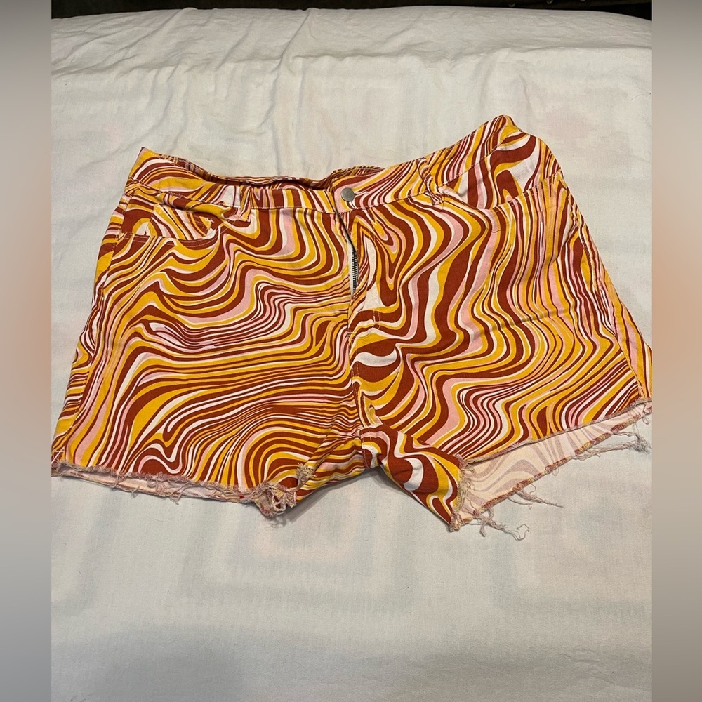 Colorful abstract print shorts - Picture 2 of 4